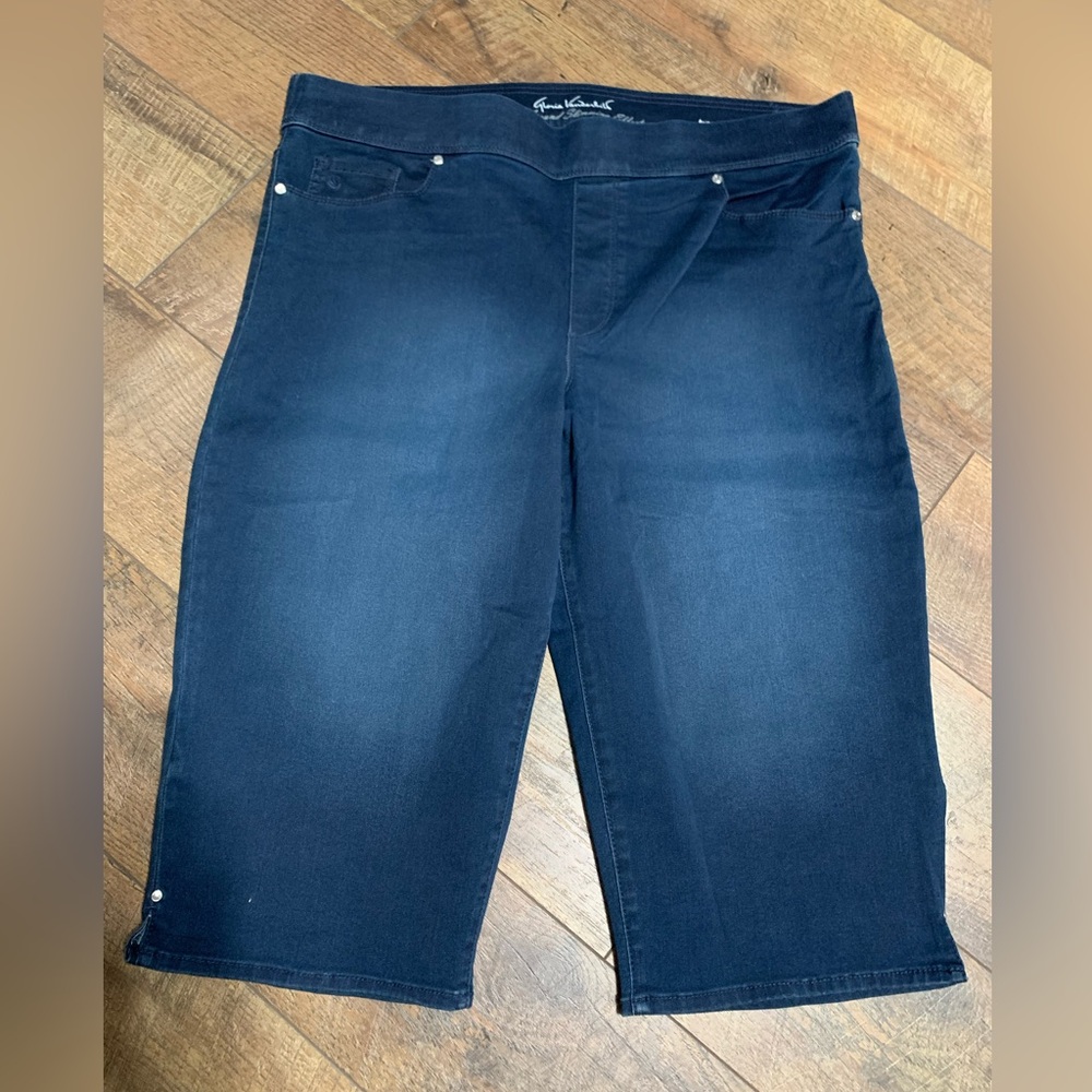 Gloria Vanderbilt All Around Slimming effect Capri NWOT- Size 18